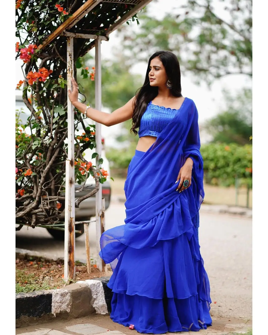 INDIAN GIRL KAVYA SHREE IN TRADITIONAL BLUE SAREE SLEEVELESS BLOUSE 2